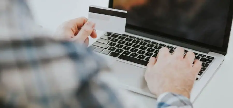 Jak anonimowo płacić w internecie oraz w sklepach stacjonarnych przy użyciu karty kredytowej